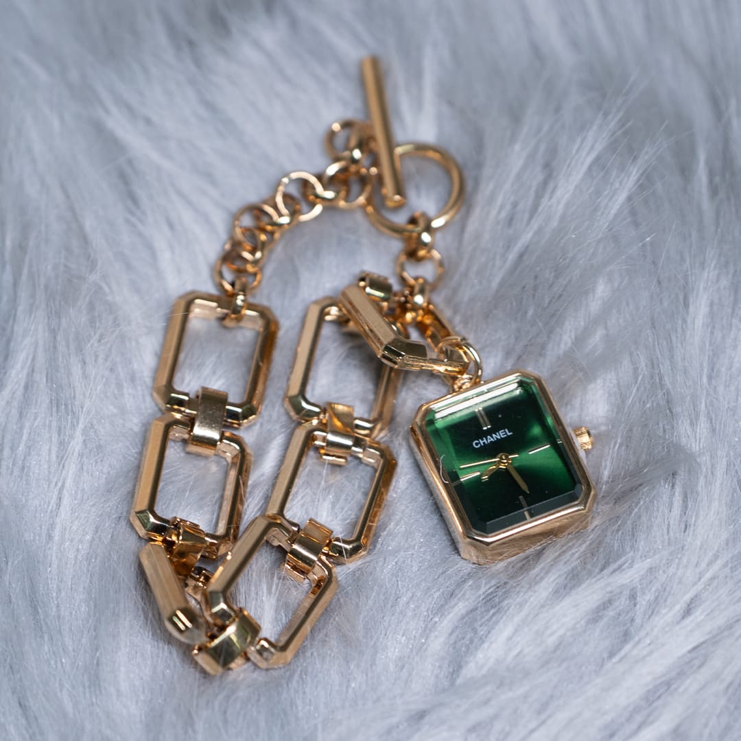 Elegant Emerald Green and Gold Link Bracelet Watch